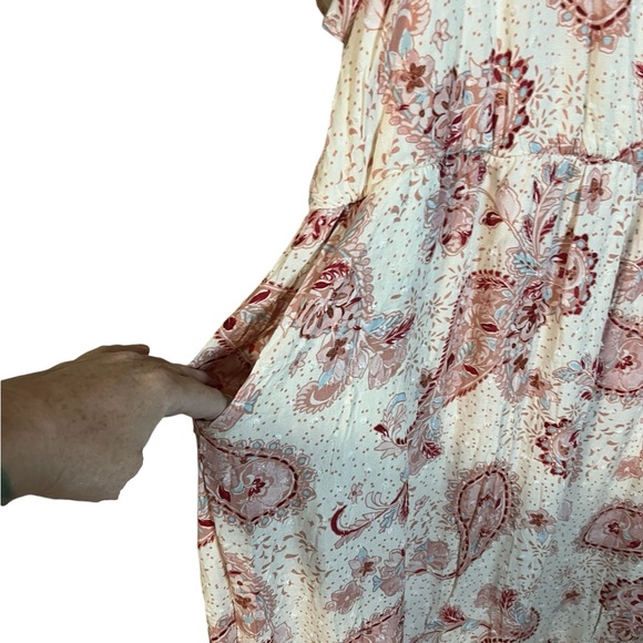 A beautiful Torrid dress in size 3X   Brand new with tags attached - Picture 9 of 9